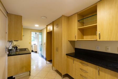 Apartamento à venda com 130m², 3 quartos e 2 vagas Apartamento à venda com 130m², 3 quartos e 2 vagasCozinha