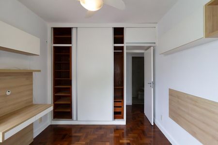 Apartamento à venda com 130m², 3 quartos e 2 vagas Apartamento à venda com 130m², 3 quartos e 2 vagasQuarto 2