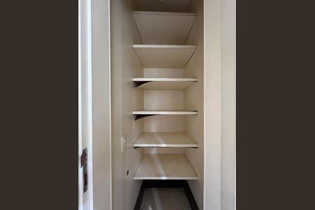 Apartamento à venda com 130m², 3 quartos e 2 vagas Apartamento à venda com 130m², 3 quartos e 2 vagasDespensa