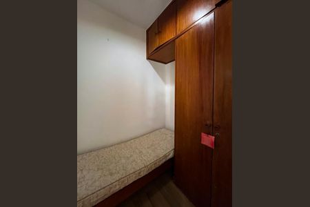 Apartamento à venda com 130m², 3 quartos e 2 vagas Apartamento à venda com 130m², 3 quartos e 2 vagasQuarto de serviço