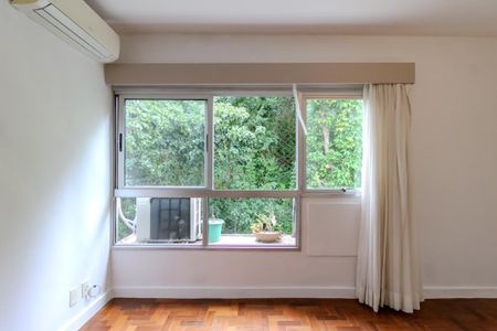 Apartamento à venda com 130m², 3 quartos e 2 vagas Apartamento à venda com 130m², 3 quartos e 2 vagasSuíte