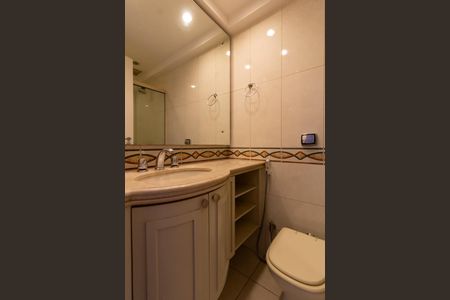 Apartamento à venda com 130m², 3 quartos e 2 vagas Apartamento à venda com 130m², 3 quartos e 2 vagasBanheiro social