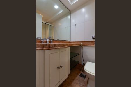 Apartamento à venda com 130m², 3 quartos e 2 vagas Apartamento à venda com 130m², 3 quartos e 2 vagasBanheiro da suíte