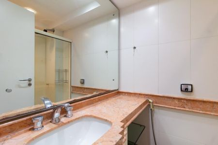 Apartamento à venda com 130m², 3 quartos e 2 vagas Apartamento à venda com 130m², 3 quartos e 2 vagasBanheiro da suíte