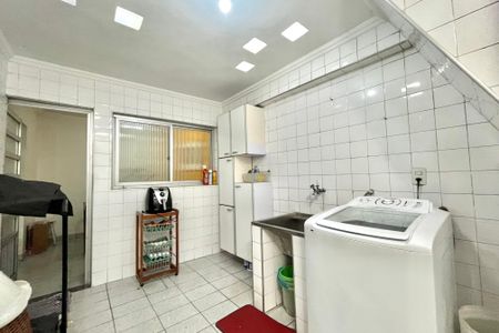 Casa à venda com 200m², 4 quartos e 2 vagas Casa à venda com 200m², 4 quartos e 2 vagasÁrea de Serviço