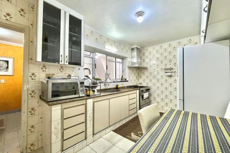 Casa à venda com 200m², 4 quartos e 2 vagas Casa à venda com 200m², 4 quartos e 2 vagasCozinha