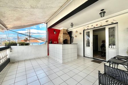 Casa à venda com 200m², 4 quartos e 2 vagas Casa à venda com 200m², 4 quartos e 2 vagasVaranda - Sala