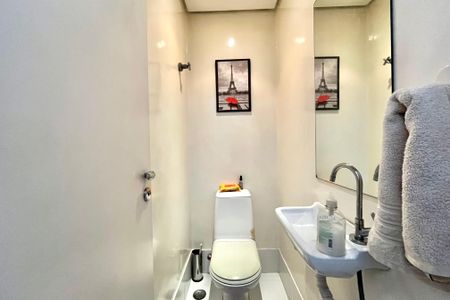 Casa à venda com 200m², 4 quartos e 2 vagas Casa à venda com 200m², 4 quartos e 2 vagasLavabo