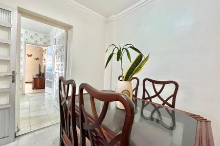 Casa à venda com 200m², 4 quartos e 2 vagas Casa à venda com 200m², 4 quartos e 2 vagasCopa