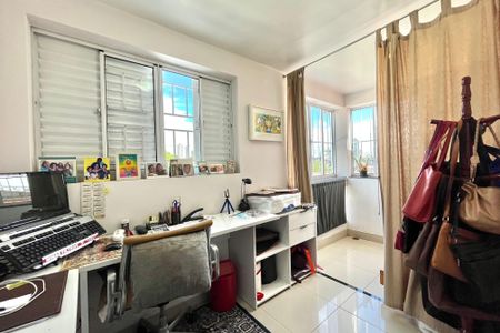 Casa à venda com 200m², 4 quartos e 2 vagas Casa à venda com 200m², 4 quartos e 2 vagasQuarto 1