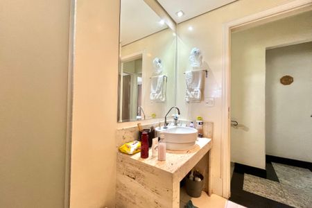 Casa à venda com 200m², 4 quartos e 2 vagas Casa à venda com 200m², 4 quartos e 2 vagasBanheiro Corredor