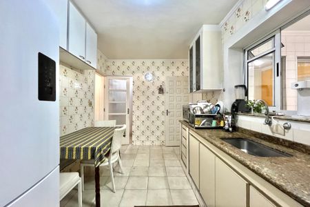 Casa à venda com 200m², 4 quartos e 2 vagas Casa à venda com 200m², 4 quartos e 2 vagasCozinha