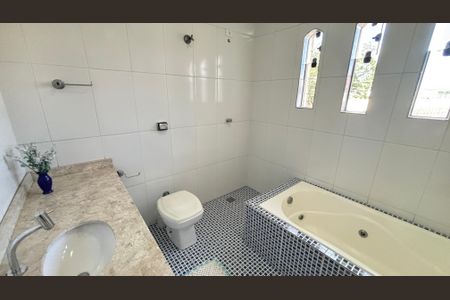 Casa à venda com 260m², 3 quartos e 5 vagasBanheiro da Suíte