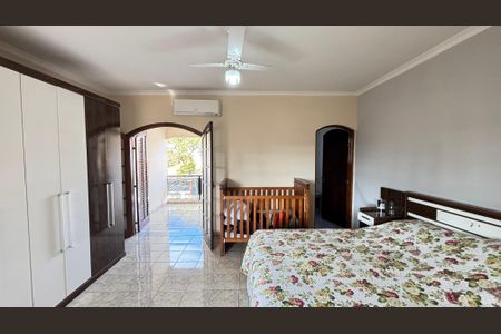 Casa à venda com 260m², 3 quartos e 5 vagasSuite