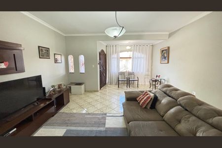 Casa à venda com 260m², 3 quartos e 5 vagasSala