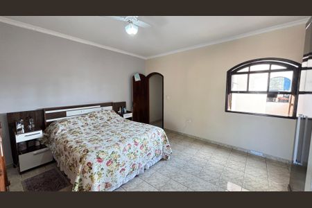 Casa à venda com 260m², 3 quartos e 5 vagasSuite