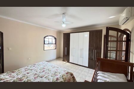 Casa à venda com 260m², 3 quartos e 5 vagasSuite