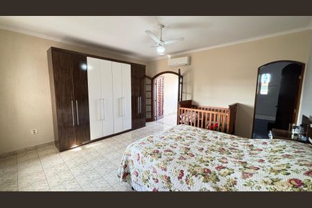 Casa à venda com 260m², 3 quartos e 5 vagasSuite