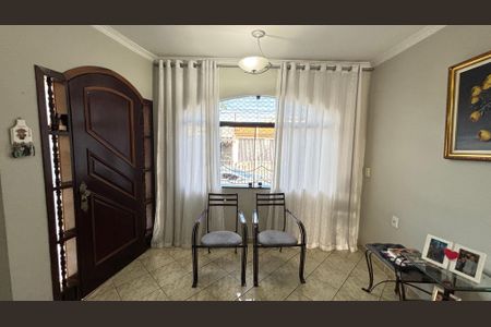 Casa à venda com 260m², 3 quartos e 5 vagasSala