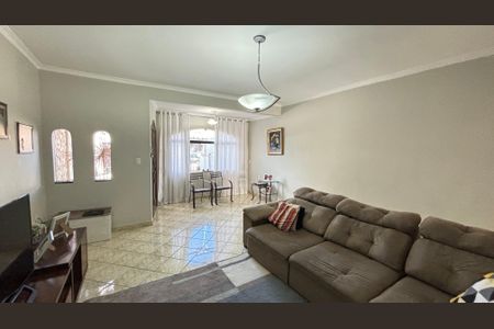 Casa à venda com 260m², 3 quartos e 5 vagasSala