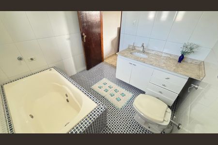 Casa à venda com 260m², 3 quartos e 5 vagasBanheiro da Suíte