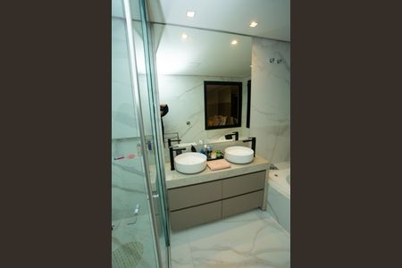 Casa de condomínio à venda com 210m², 4 quartos e 4 vagasBanheiro da Suíte 1