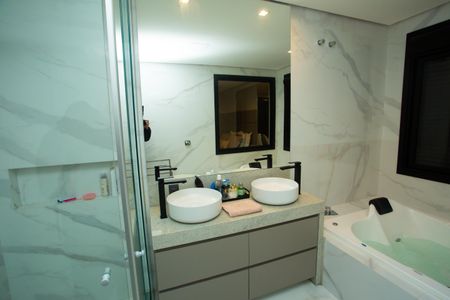 Casa de condomínio à venda com 210m², 4 quartos e 4 vagasBanheiro da Suíte 1