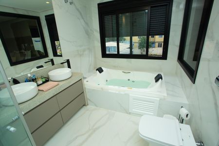 Casa de condomínio à venda com 210m², 4 quartos e 4 vagasBanheiro da Suíte 1