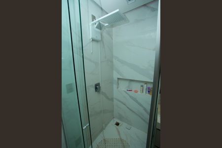 Casa de condomínio à venda com 210m², 4 quartos e 4 vagasBanheiro da Suíte 1 