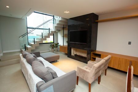 Casa de condomínio à venda com 210m², 4 quartos e 4 vagasSala