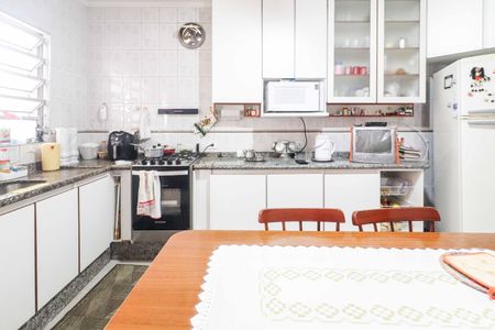 Casa à venda com 131m², 3 quartos e 3 vagas Casa à venda com 131m², 3 quartos e 3 vagasCozinha