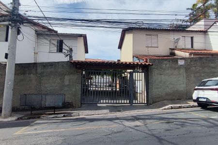 Casa de condomínio à venda com 80m², 3 quartos e 1 vagaFachada