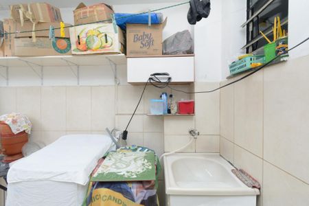 Casa de condomínio à venda com 80m², 3 quartos e 1 vagaÁrea de Serviço