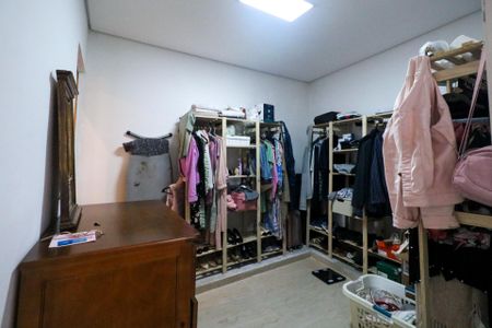 Casa à venda com 100m², 2 quartos e 4 vagas Casa à venda com 100m², 2 quartos e 4 vagasCloset da Suíte 2