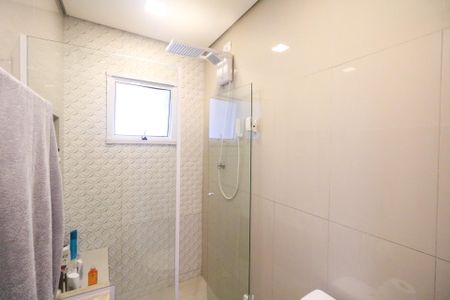 Casa à venda com 100m², 2 quartos e 4 vagas Casa à venda com 100m², 2 quartos e 4 vagasBanheiro da Suíte 2