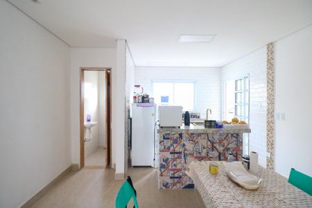 Casa à venda com 100m², 2 quartos e 4 vagas Casa à venda com 100m², 2 quartos e 4 vagasSala