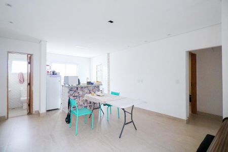 Casa à venda com 100m², 2 quartos e 4 vagas Casa à venda com 100m², 2 quartos e 4 vagasSala