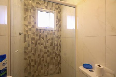 Casa à venda com 100m², 2 quartos e 4 vagas Casa à venda com 100m², 2 quartos e 4 vagasBanheiro da Suíte 1