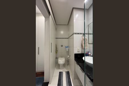 Apartamento à venda com 114m², 2 quartos e 2 vagas Apartamento à venda com 114m², 2 quartos e 2 vagasBanheiro da Suíte