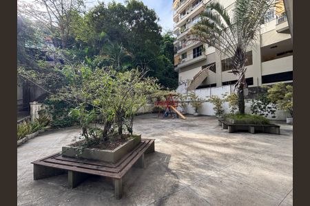 Apartamento à venda com 114m², 2 quartos e 2 vagas Apartamento à venda com 114m², 2 quartos e 2 vagasÁrea comum - playground