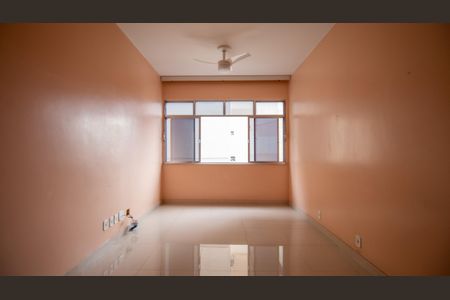 Apartamento à venda com 75m², 2 quartos e sem vagaSala