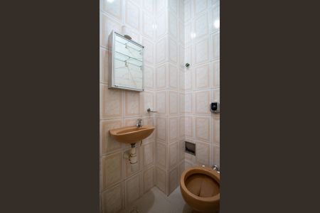 Apartamento à venda com 75m², 2 quartos e sem vagaBanheiro de Serviço