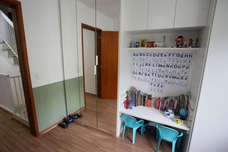 Casa de condomínio à venda com 120m², 4 quartos e 1 vaga Casa de condomínio à venda com 120m², 4 quartos e 1 vagaQuarto 2