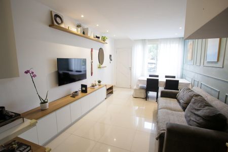 Casa de condomínio à venda com 120m², 4 quartos e 1 vaga Casa de condomínio à venda com 120m², 4 quartos e 1 vagaSala