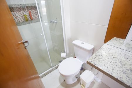 Casa de condomínio à venda com 120m², 4 quartos e 1 vaga Casa de condomínio à venda com 120m², 4 quartos e 1 vagaBanheiro da Suíte 2