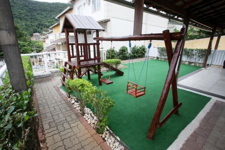 Casa de condomínio à venda com 120m², 4 quartos e 1 vaga Casa de condomínio à venda com 120m², 4 quartos e 1 vagaÁrea comum