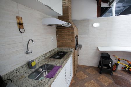 Casa de condomínio à venda com 120m², 4 quartos e 1 vaga Casa de condomínio à venda com 120m², 4 quartos e 1 vagaÁrea Gourmet