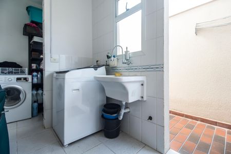 Casa à venda com 170m², 3 quartos e 2 vagasÁrea de Serviço