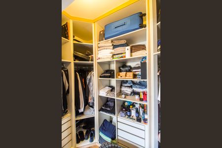 Casa à venda com 170m², 3 quartos e 2 vagasCloset da suíte