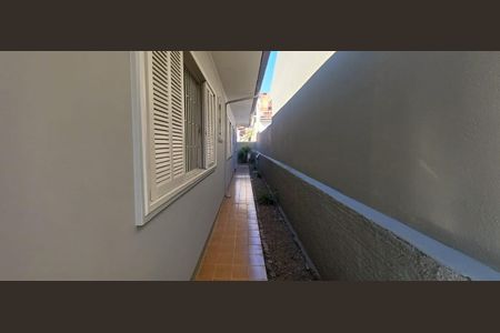 Casa para alugar com 60m², 2 quartos e sem vagaÁrea Lateral